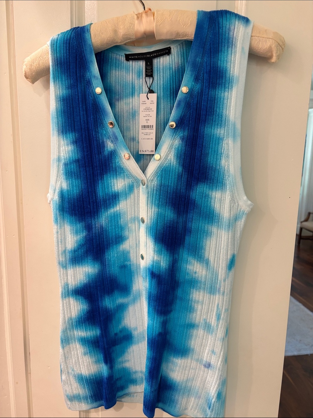 White House Black Market Blue & White Tie-Dye Ribbed Snap-Front Tank